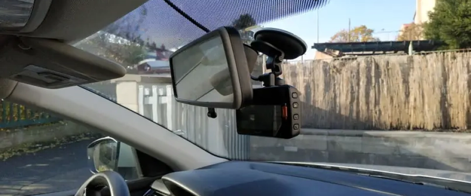 Instalace skrytého napájení autokamery do vozidla Škoda Octavia 3