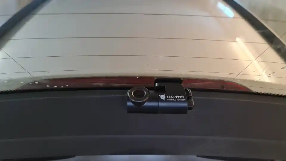 Montáž zadní autokamery
