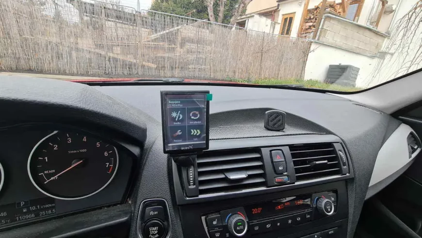 Montáž handsfree do auta BMW 1