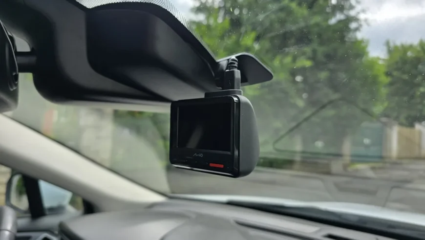 Namontovaná přední autokamera – Ford Mondeo mk5 – montáž Praha 5