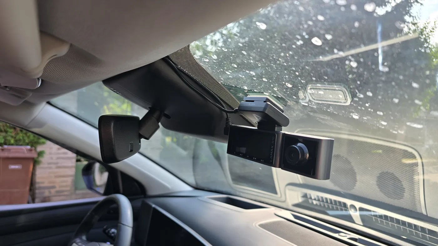 Namontovaná autokamera – Hyundai Tucson – montáž Praha 5