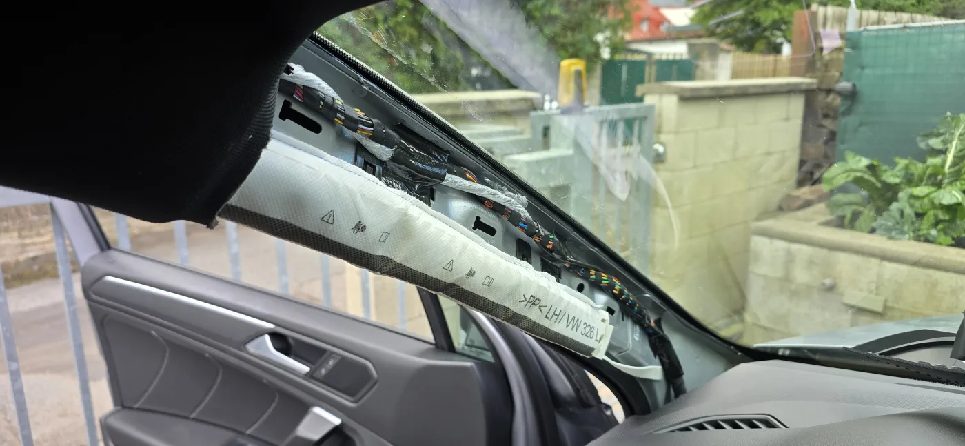 Vedení kabeláže A sloupkem – Volkswagen Tiguan Allspace R-Line – montáž Praha 5