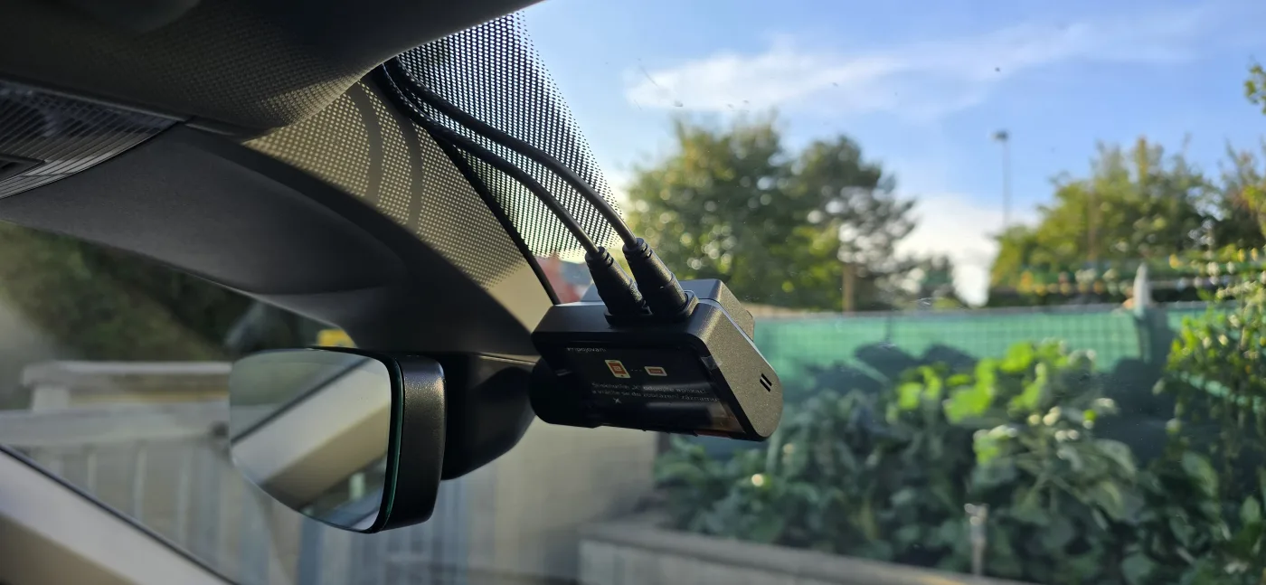 Namontovaná autokamera – Volkswagen Tiguan II – montáž Praha 5