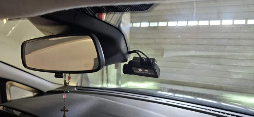 Namontovaná autokamera – Ford Fiesta – montáž Praha 5
