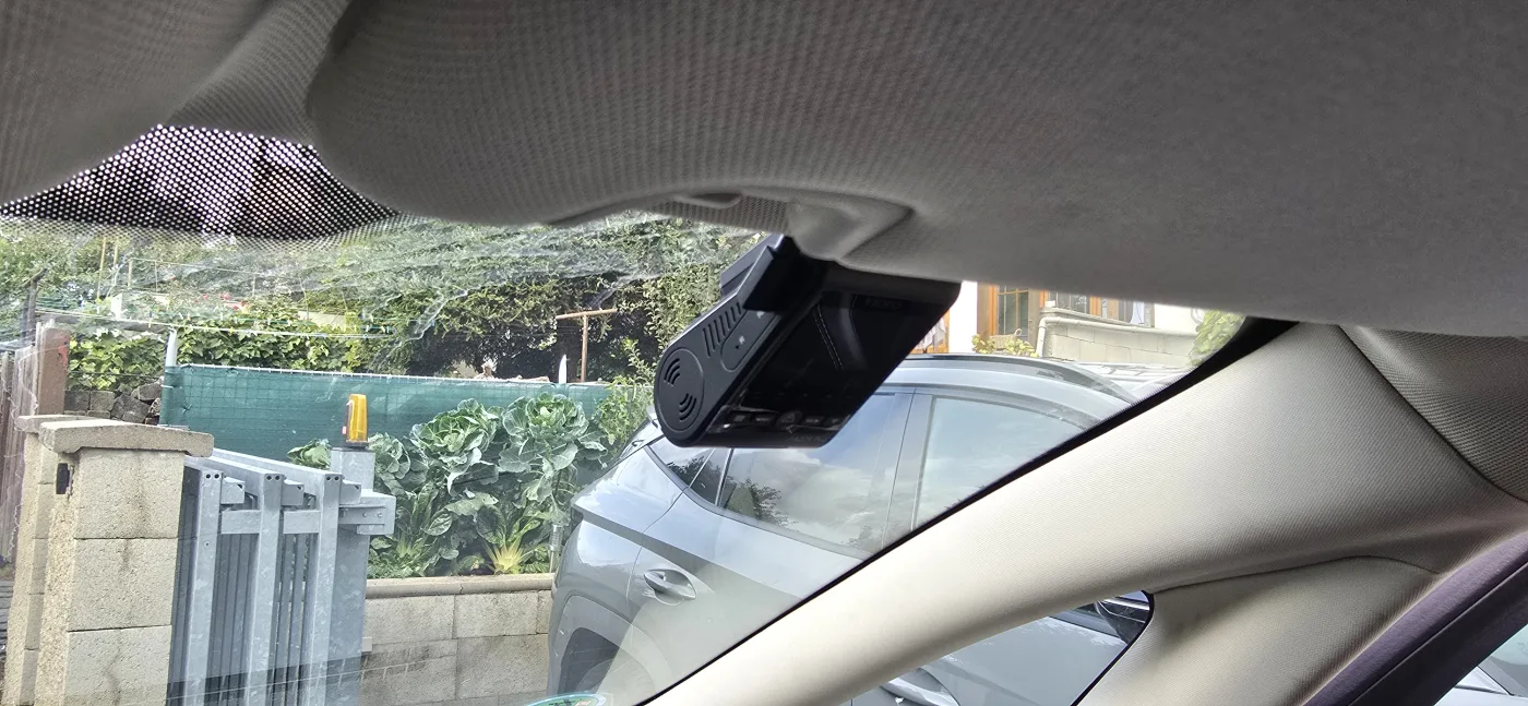 Namontovaná autokamera – Ford Galaxy – montáž Praha 5