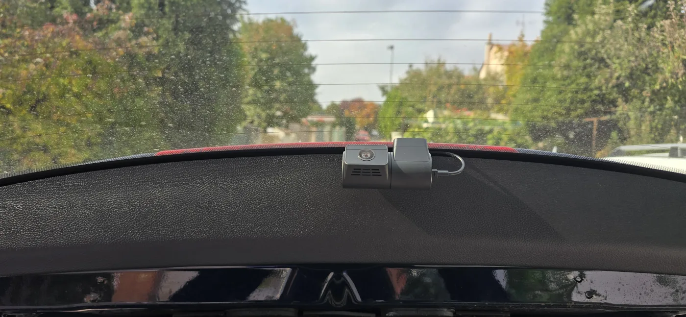 Zadní autokamera namontovaná na zadním okně – Ford Galaxy – montáž Praha 5-Jinonice