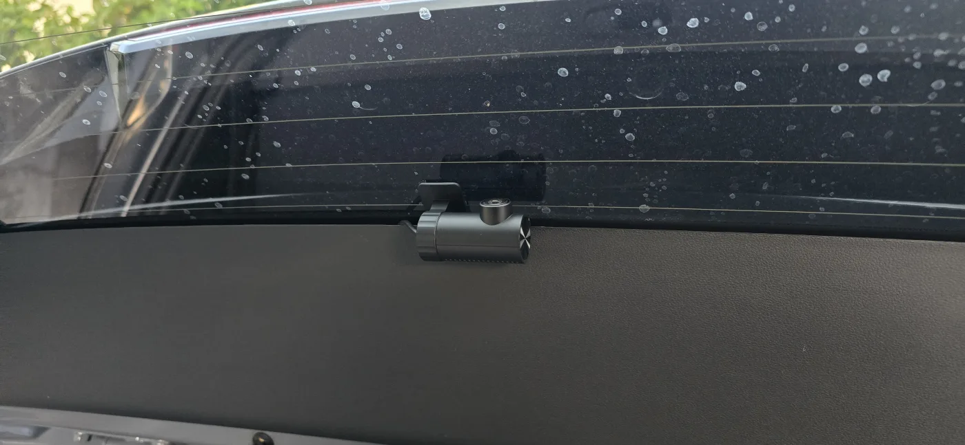 Zadní autokamera namontovaná na zadním okně – Hyundai Tucson – montáž Praha 5-Jinonice